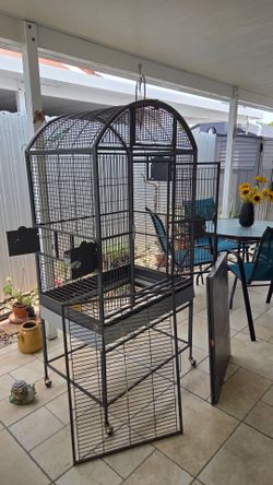 Jaula Negra De Hierro Fuerte Para Aves En Buenas Condiciones