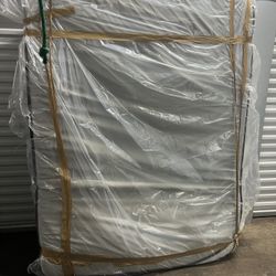 Barely Used Queen Mattress. Cooling Top