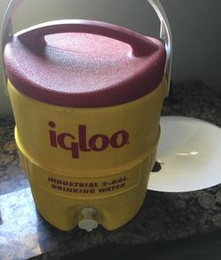 Igloo 2 gallon water jug