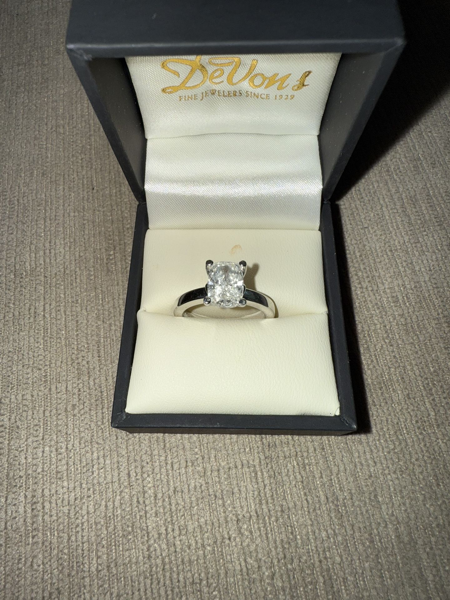 💍 Brand New 2-Carat Cushion Cut Engagement Ring – Never Worn
