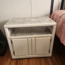 Side cabinet with storage