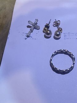 Small lot of silver and gold mixture ring earrings and pendant