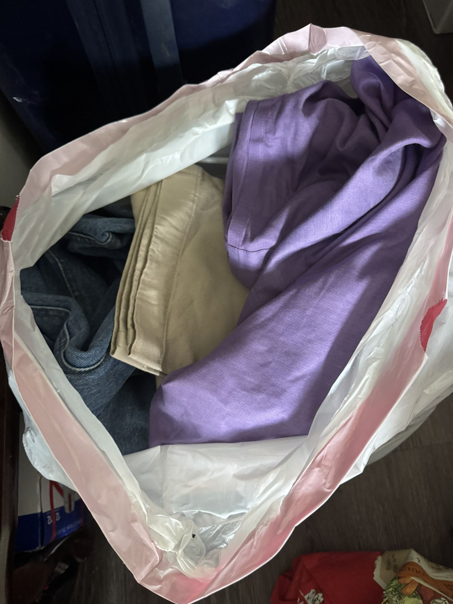 7 large bags of men's clothing size S, M, XL, 2XL, jackets, 15 jeans, sweatshirts, pants, 10$ bag