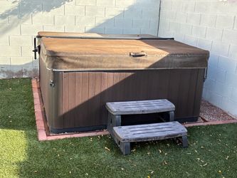 2020 American Whirlpool 271 Hot Tub - 6 person 44 jets, includes cover lift and steps
