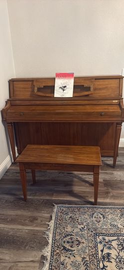 Piano Baldwin