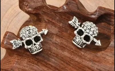 Stunning Gothic Skull Rhinestone Crystal Stud Earrings
