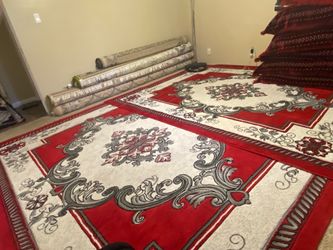 Sell my 2 rugs they are new they are both 6 feet