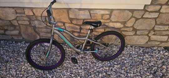 Girls Schwinn 20 inch bike