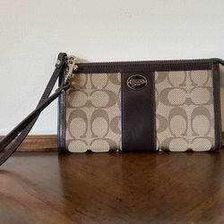 COACH brown and taupe convertible wristlet / wallet with signature “C” pattern and leather accents - GOOD CONDITION