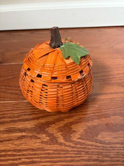 Vintage Woven Bamboo Pumpkin Basket with Lid Fall Autumn Thanksgiving Decor