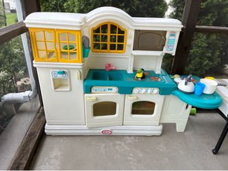 Toddler kitchen by Little Tykes