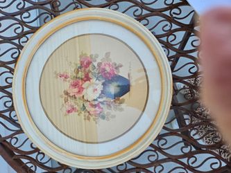 Vintage Floral in Round Frame