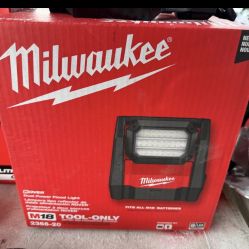 Milwaukee M18 Rover Dual Power Flood Light