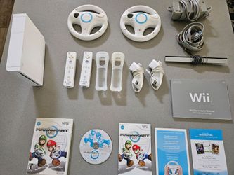 White Nintendo Wii Console, Accessories, Mario Kart Game