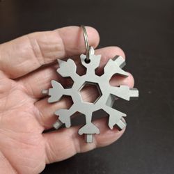 "NEW " Snowflake 18-In-1 Steel Multi Tool, Wrench, Screwdriver Kit, Bottle Opener, Key Ring 2.5" Great Stocking Stuffer