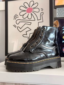 Doc Marten Vegan Sinclair Women’s Size 7