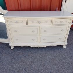 $249 PRECIOUS 3 PIECE CARVED TWIN SIZE BEDROOM SET 9 DRAWER DRESSER LARGE BEVELED MIRROR TWIN HEAD & FOOTBOARD NICE CONDITION BEAUTIFUL WESTSIDE PICK