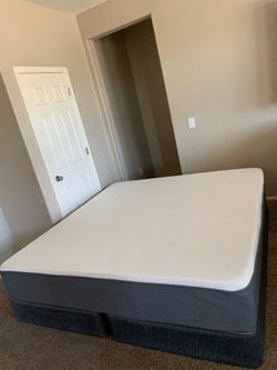 KING CASPER MATTRESS AND FREE BOX SPRINGS