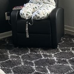 Barely used vibrating massage recliner. 