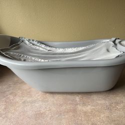 Fisher-Price Baby to Toddler Bath. Bath for a child.