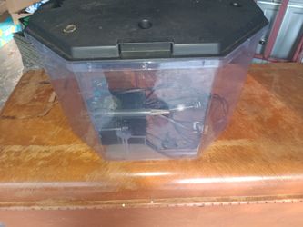 Clear fish tank with filter