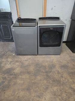 Whirlpool stainless steel large capacity washer and heavy-duty dryer set