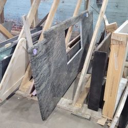 Granite Countertop w/ Sink Cutout