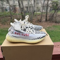 Yeezy boost 350 V2 Zebra Size 4 kids