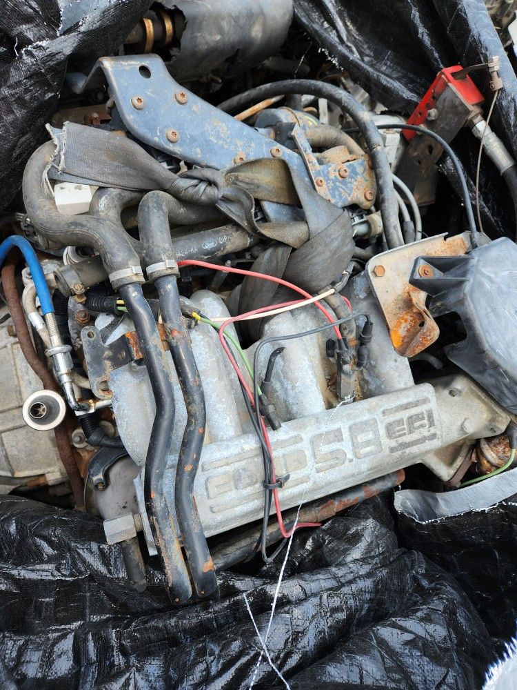 5.8 Ford Engine