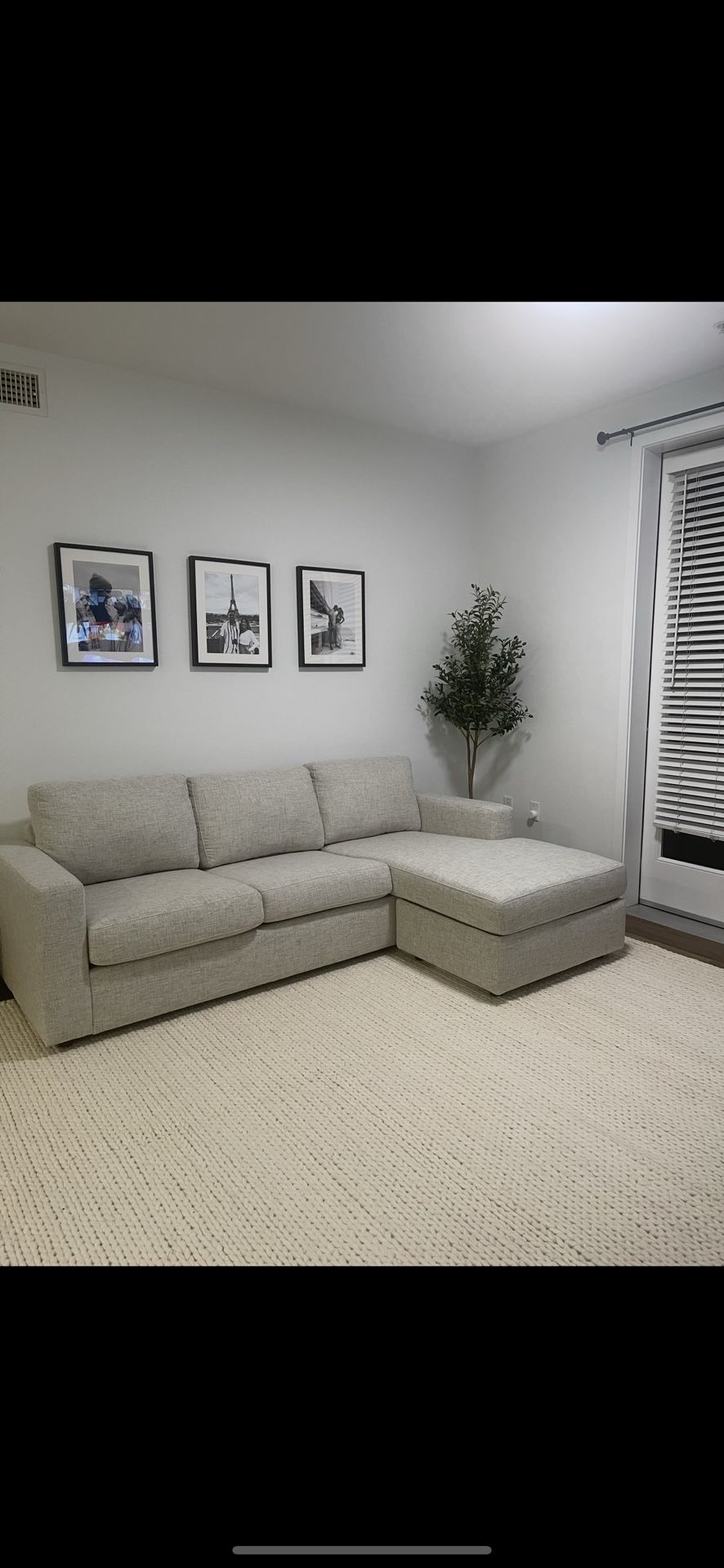 COUCH FOR SALE AVAILABLE FOR DELIVERY ON 12/06