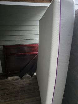 Qeen bed and matress
