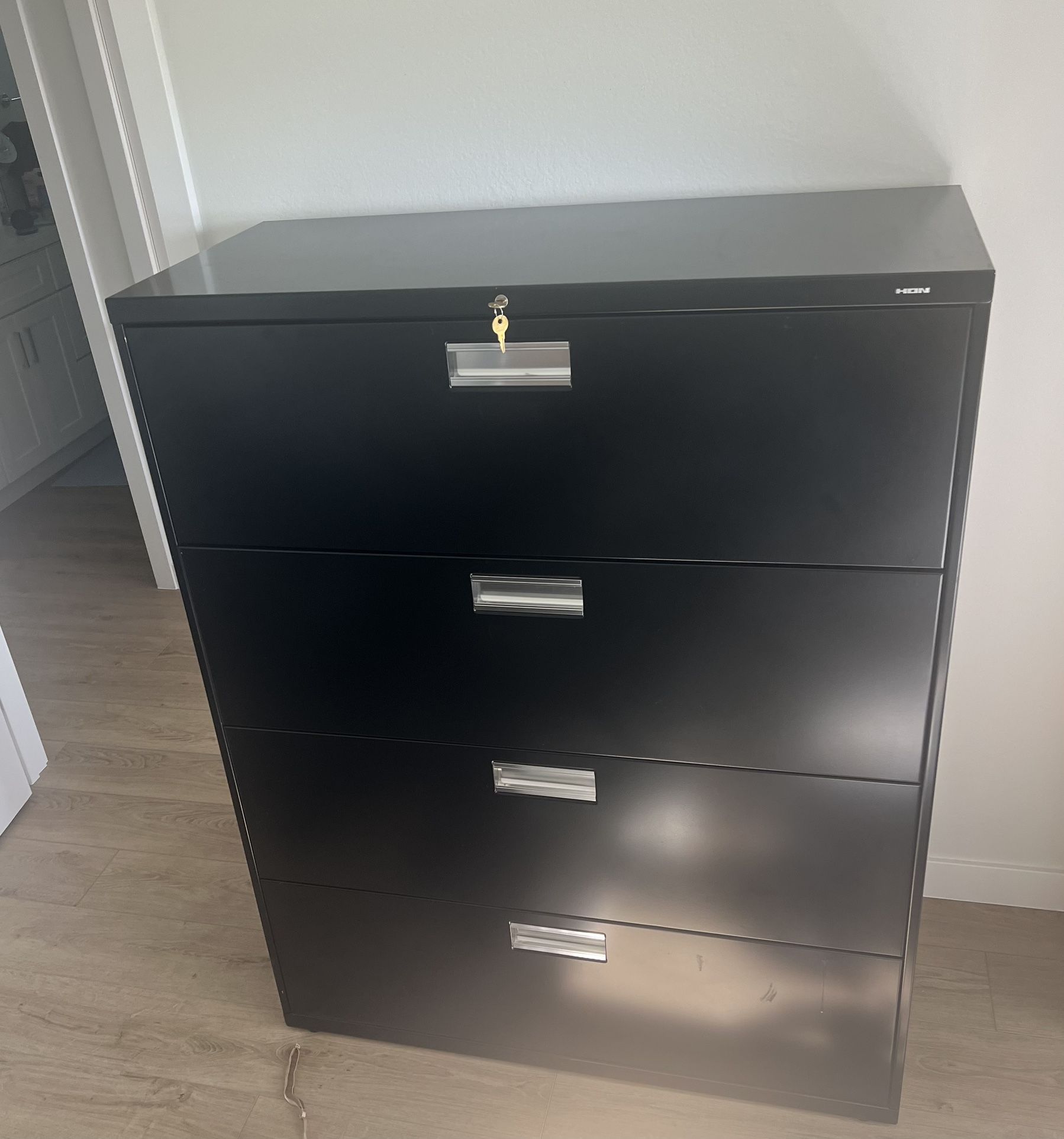File Cabinet In excellent Condition