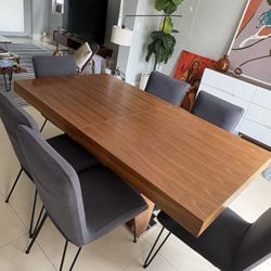 Extendable Table In Wood + 8 Chairs 