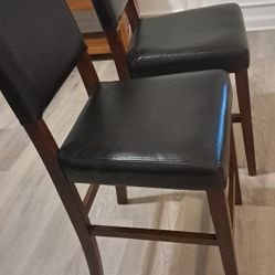 2 hights chairs 