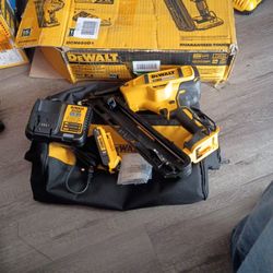 DeWalt 15 Gauge Finish Nailer Kit 