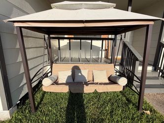 Outdoor Swinging Bench