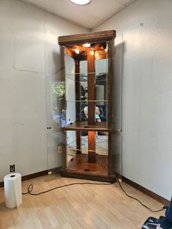 Lighted corner display cabinet