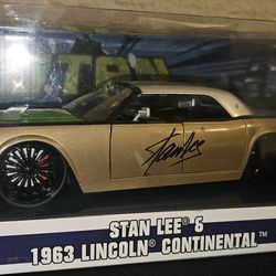 Collectors 1:24 Scale Stan Lee 1963 Lincoln Continental Hollywood Ride Diecast Car - NIUB Mint Cond