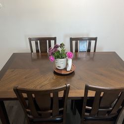 table with 4 chairs