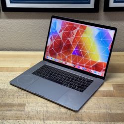 2017 15” MacBook Pro - 3.1 GHz i7 - 16GB - 500GB - 4GB Video