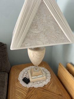 2 Vintage Marbled Urn Table Lamps Pair Crystal Accent Cream Brocade Shades
