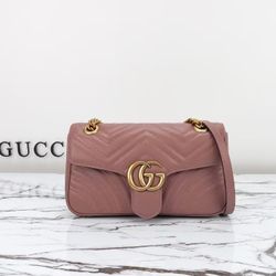 Elegant women's shoulder bag with gold chain

