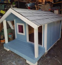 New Custom Dog House Medium Size Two Medium Or Three Small Dogs $175 Firm located in Colton