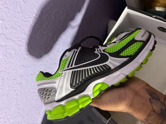 Green/white/black vomero 5 size 7.5wmns/6 men