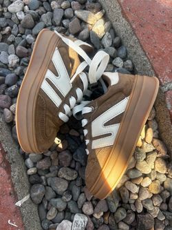 Forever Lind sneaker girls size 10