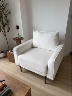 City Furniture Ivory Accent Chair – Excellent Condition
