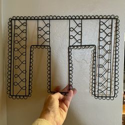 Pottery Barn Wire Wall “ E“ Metal Picture Keepsake Holder. Jewelry Organizer.
