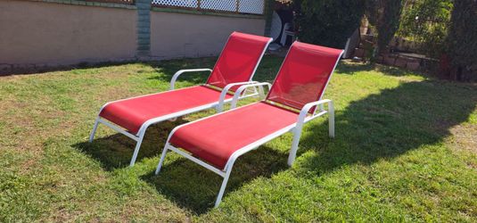 **2 Allen + Roth pool chaise Lounger chairs **