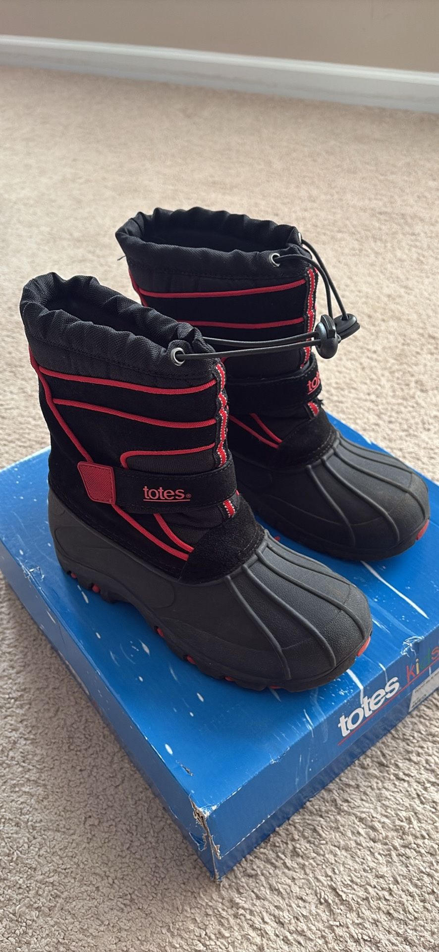 Boy’s Size 4 Winter Boots