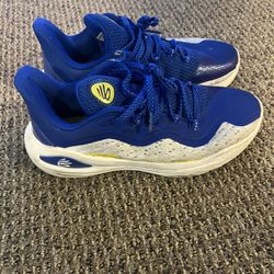 7Y Curry Basketball Shoes